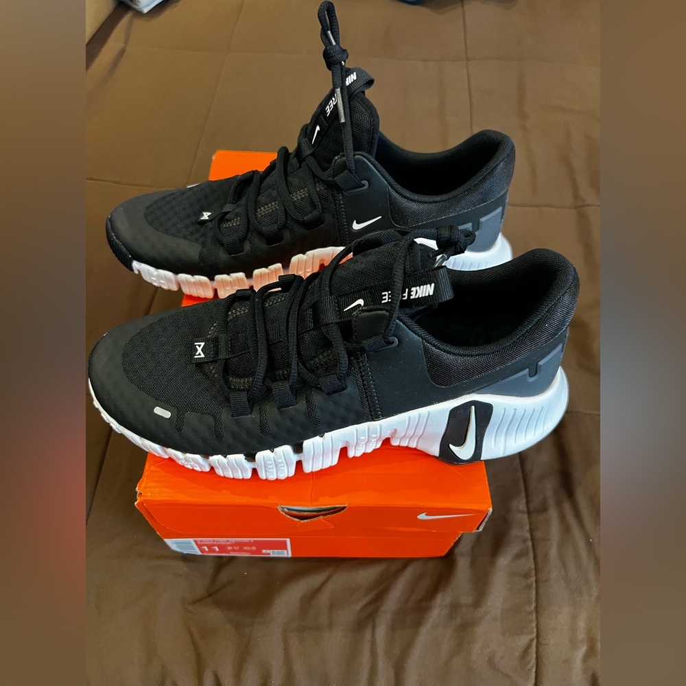 Nike Free Metcon 5 Black/White Sneakers 11 NEW